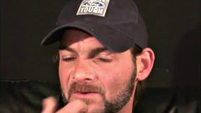 дядька дрочит с таким энтузиазмом, что аж камера устала