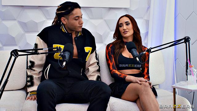 луна стар устраивает откровенное интервью и трахается втроем с хлои амур и дереком сэвиджем