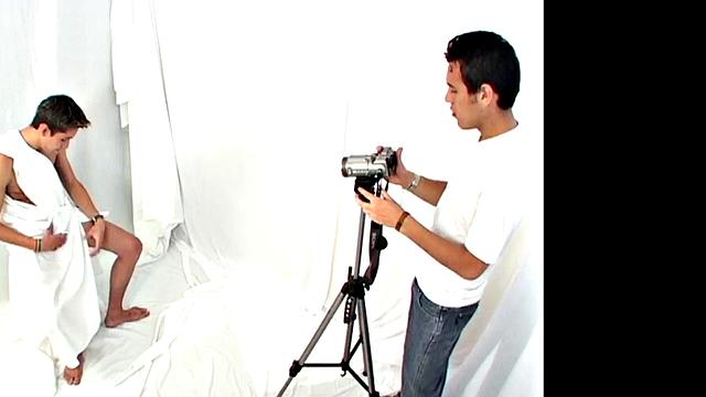 Slim Latino amateur fucks photographers' ass