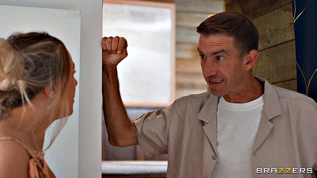 Клара Дивайн сосет и трахается с двумя мужиками на барбекю во дворе