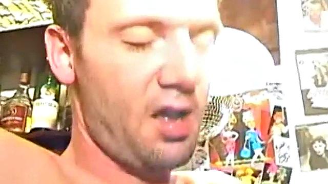 Три худых немца трахаются втроём по очереди