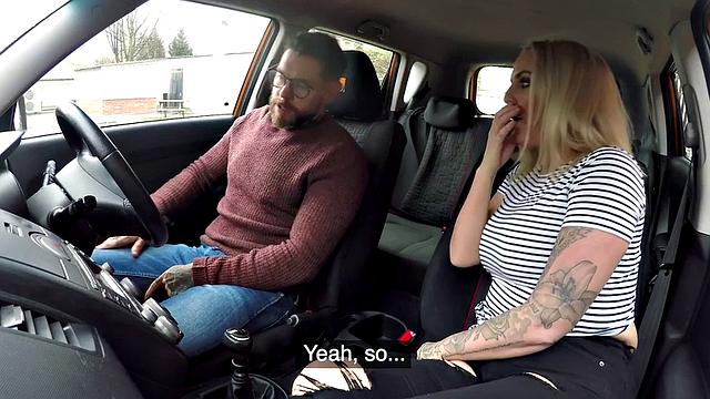 Busty tattooed MILF publicly pussyfucked outdoor in the car