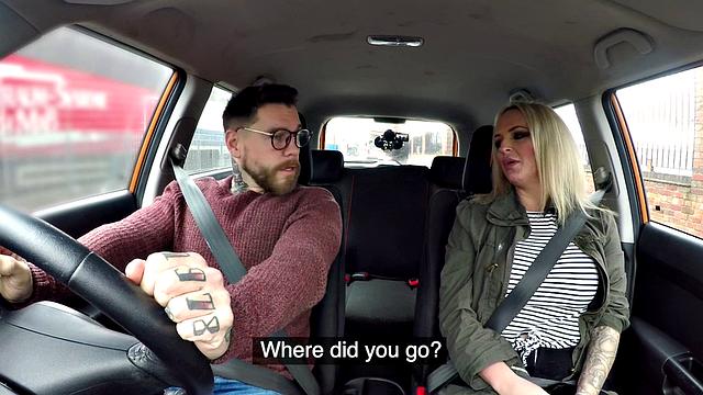 Busty tattooed MILF publicly pussyfucked outdoor in the car