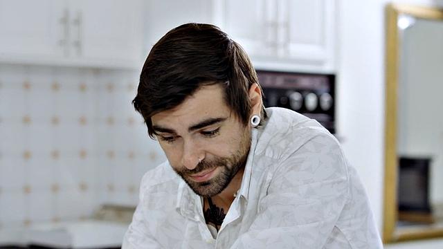 Cocksucking babe nailed by her BF after muffdiving