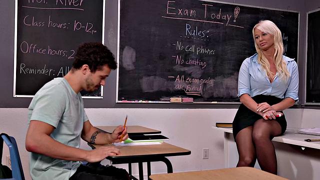 Sexy London River makes Apollo's dream come true!!