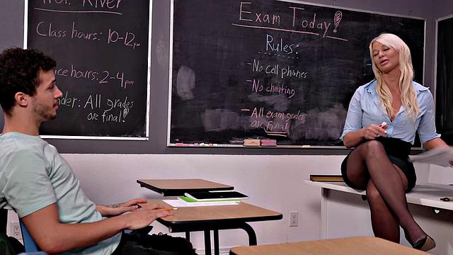 Sexy London River makes Apollo's dream come true!!