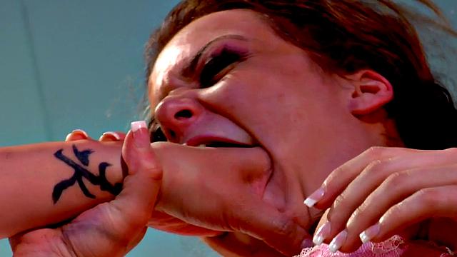 Glamour lesbian clit kicking and rimming 