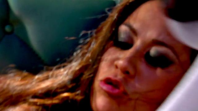 Glamour lesbian clit kicking and rimming 