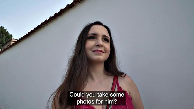 чешская сиськастая за деньги пускает и между, и внутрь