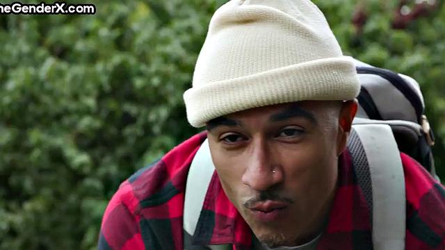 смотри, как горячая транса катается на члене после минета в палатке