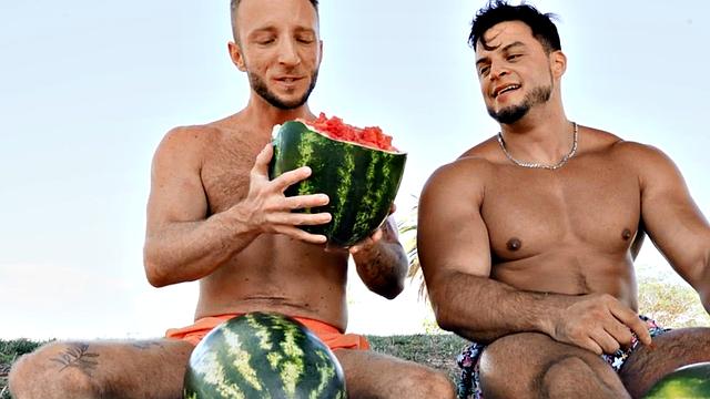 Muscular jock lets perv BF ride his cock