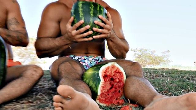 Muscular jock lets perv BF ride his cock