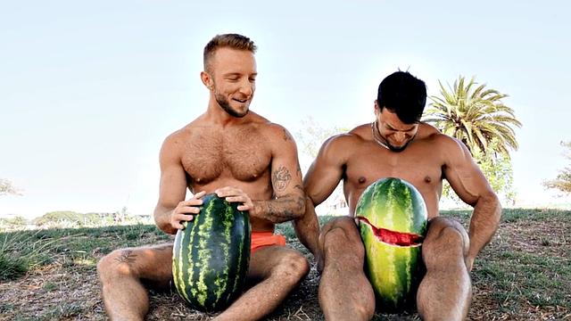 Muscular jock lets perv BF ride his cock