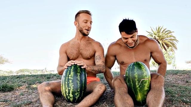 Muscular jock lets perv BF ride his cock