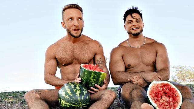 Muscular jock lets perv BF ride his cock