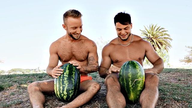 Muscular jock lets perv BF ride his cock