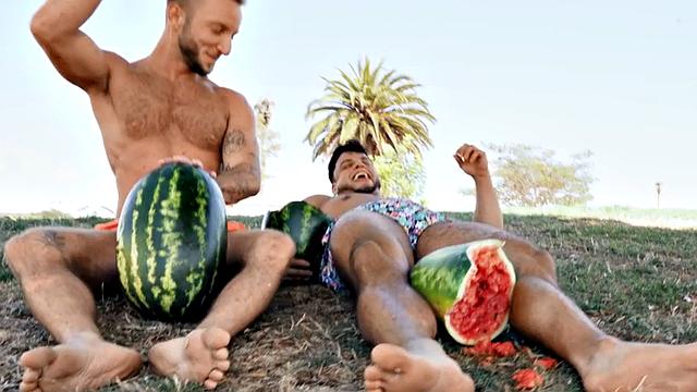 Muscular jock lets perv BF ride his cock