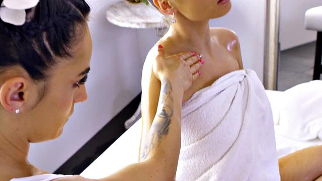 Erotic sapphic massage with babes