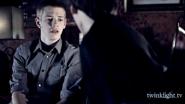 Vampires Contemplate kife