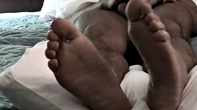 anthony strips down and strokes for the first time on video