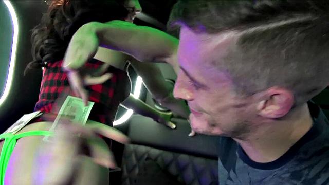 amy parks и brick danger трахают лысую азиатку в автобусе