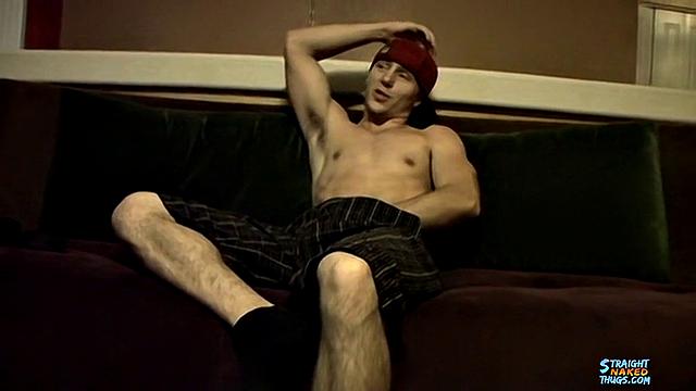 Best Friend Films: Келли Купер дрочит свой большой необрезанный член - Келли Купер и Иан Мадрокс