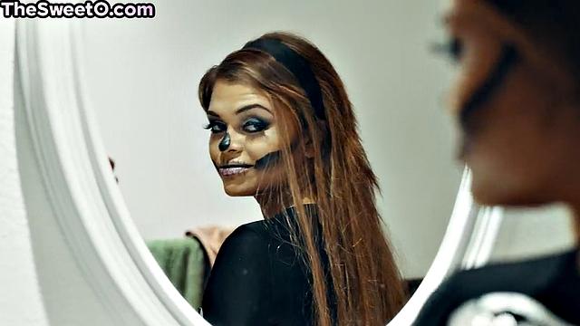 Round booty bae bounces on lover's fat cock