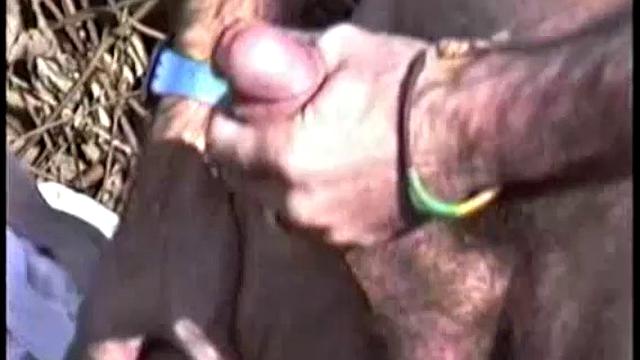 Бутч жёстко просит мой член на пустыре и ловит мощный залив