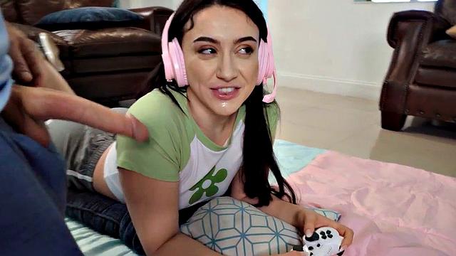 Bigass gaming amateur babe sucks in CFNM action