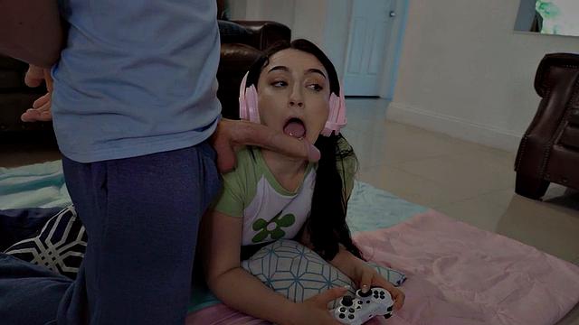 Bigass gaming amateur babe sucks in CFNM action