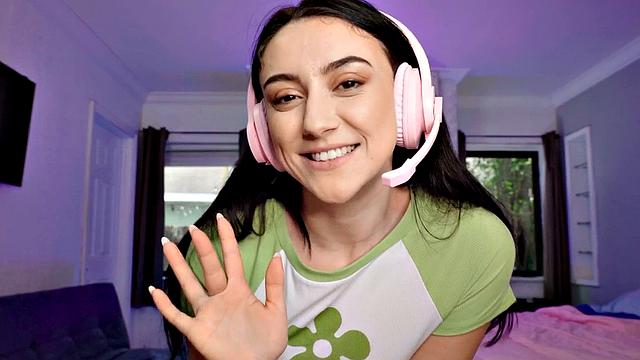 Bigass gaming amateur babe sucks in CFNM action