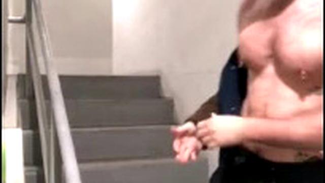 Не смог удержаться и залил всё на лестнице