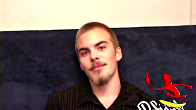 Яспер дрочит до предела и заливает спермой объектив