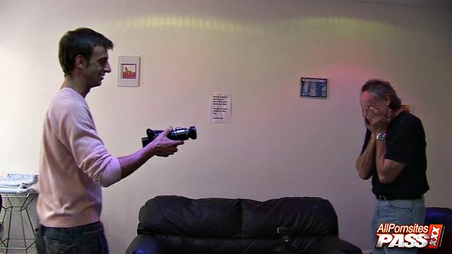 Twin sisters Kit and Kat Lee