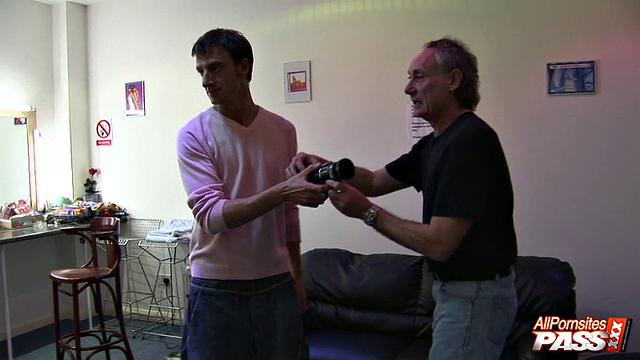 Twin sisters Kit and Kat Lee