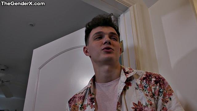 транс в чулках получает анальный секс от латинского парня в страстной встрече с учителем роли игры shemale сцена с глубоким минетом и дрочкой в белье и фетише, зрелая эротика для взрослых зрителей.