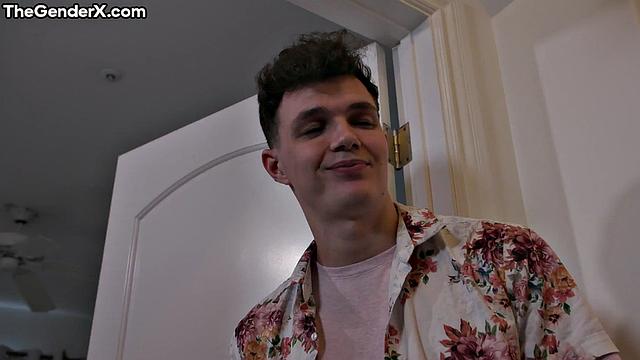 транс в чулках получает анальный секс от латинского парня в страстной встрече с учителем роли игры shemale сцена с глубоким минетом и дрочкой в белье и фетише, зрелая эротика для взрослых зрителей.