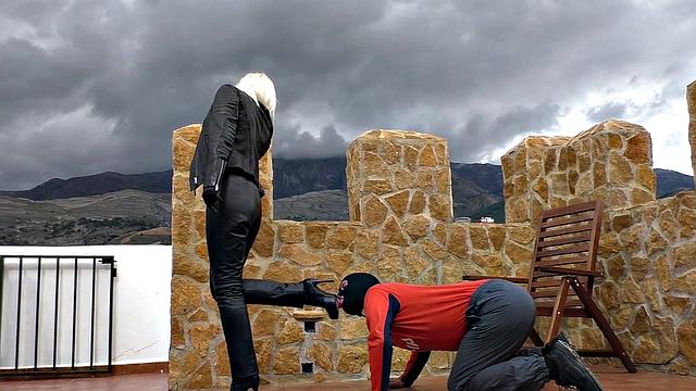 Blonde MILF in leather enjoys ballbusting & CBT in the great outdoors