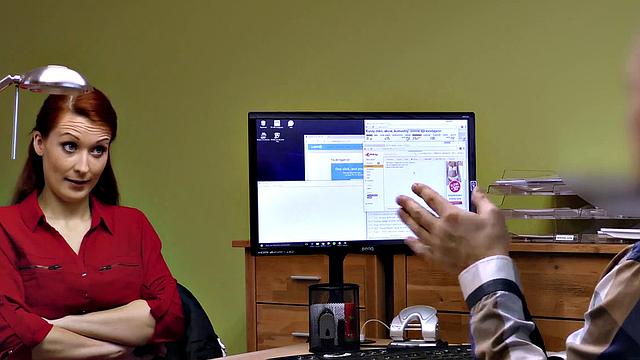 чешская рыжая на каблуках сосёт и трахается за займ