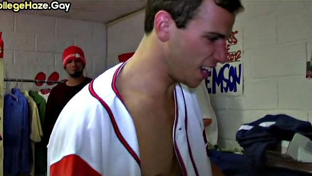 Fraternity newbie goes gay in college dormitory