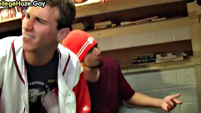 студент с общаги пробует мужской секс