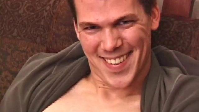 Мэттью решил поразить зрителей своим членом - показывает всё по дружески и с юмором