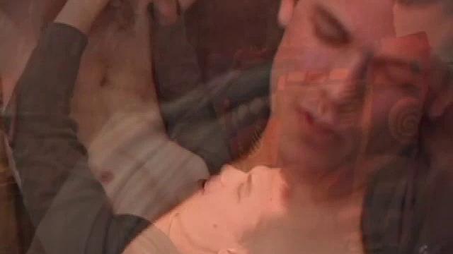 Мэттью решил поразить зрителей своим членом - показывает всё по дружески и с юмором