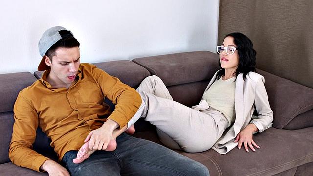 Teen Kris Foxx Gets Cum in Her Mouth