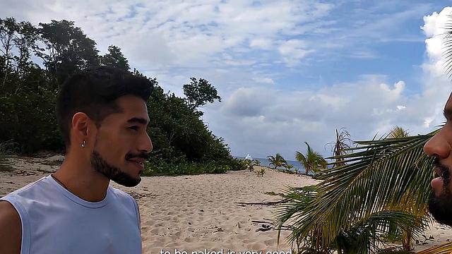 латиносы трахаются и сосут друг другу на пляже