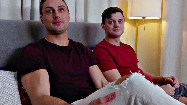 Debut athletic jock sucks and barebacks bottom at casting