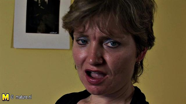 зрелая домохозяйка сносит крышу от собственных фантазий