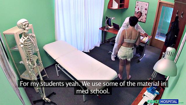 Doctor's cum drips from the pussy of a voyeur tourist in the office