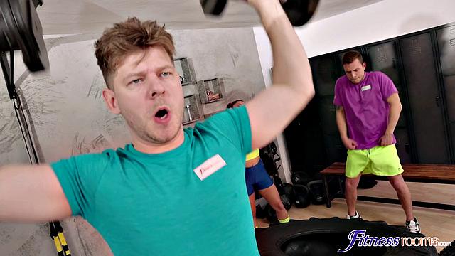 Stuck boyfriend watches girlfriend fuck