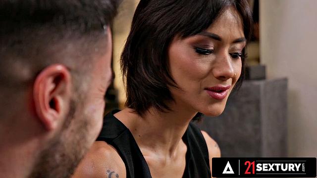 21 SEXTURY - Sexy Veronica Leal Opens Her Ass And Pussy For Hot DP Threesome With Two Big Cocks